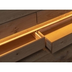 Žema ąžuolinė TV spintelė MKDIV su LED